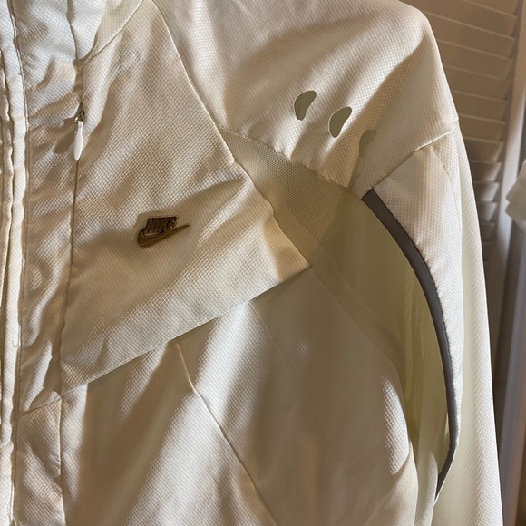 Nike - Picture 4 of 8